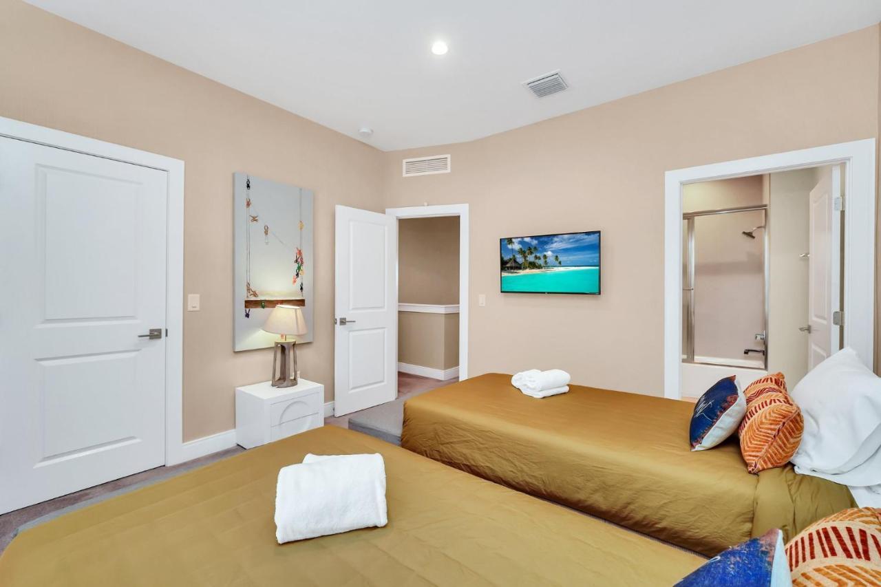 Luxury Villa Less Than A Mile From Disneyworld -Bonus Elevator- أورلاندو المظهر الخارجي الصورة